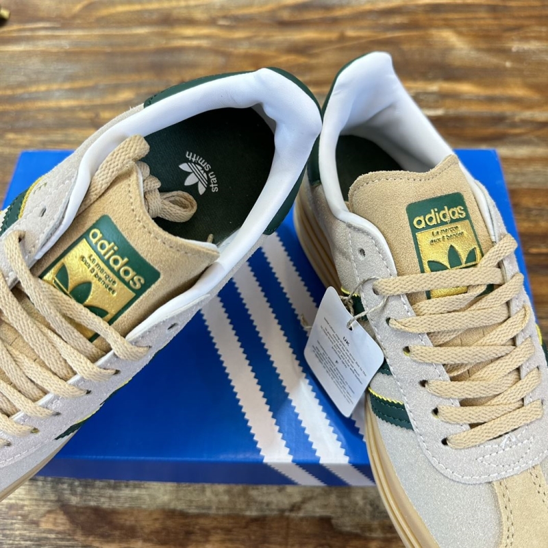 Adidas Sneakers